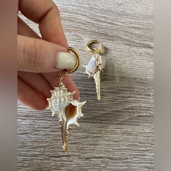 Shell hoop Earrings A1245 - Picture 3 of 4